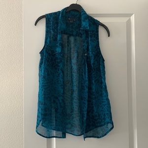 Gap size S button up tank top blouse.